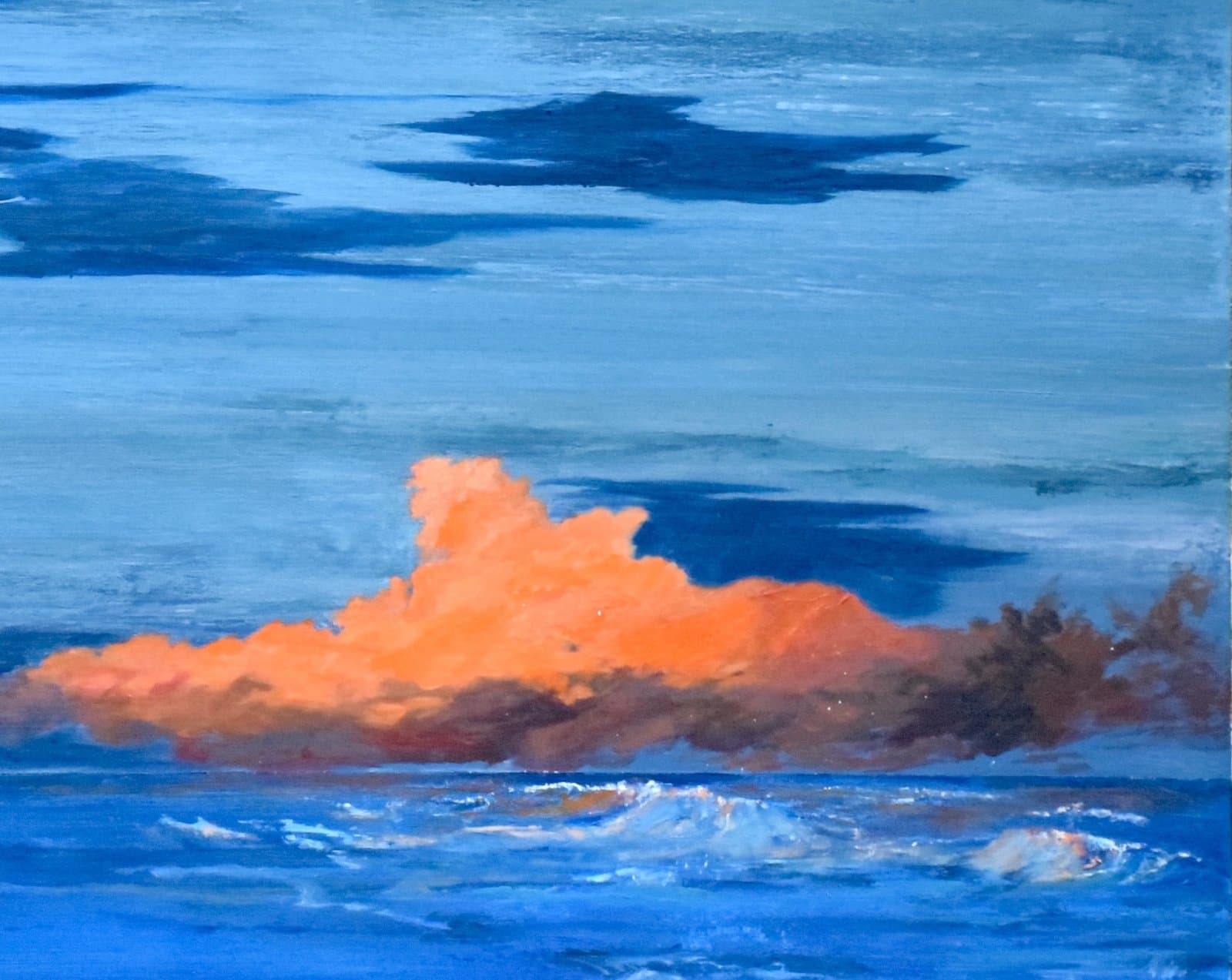 Détail d'Ardeur du soir : un nuage orange posé sur une mer bleu franc